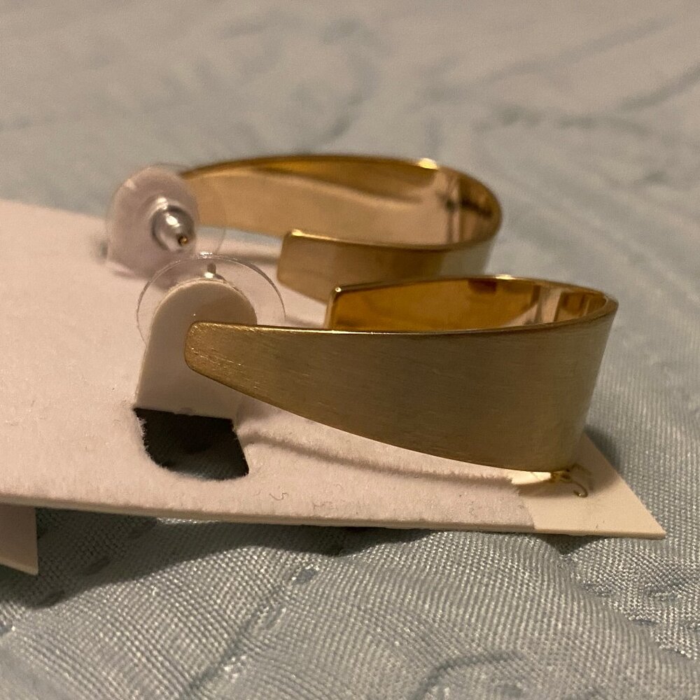 Fifth Avenue Collection fifth avenue collection Matte Details Gold Hoop NEW